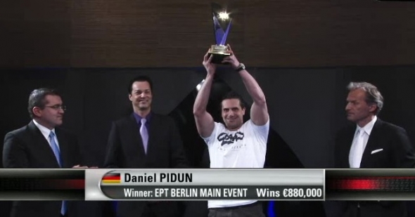 Čerstvý šampion Daniel-Gai Pidun převzal vítěznou trofej