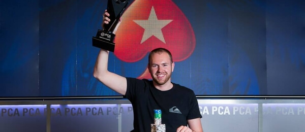 Kevin Schulz je šampionem Main Eventu PCA 2015