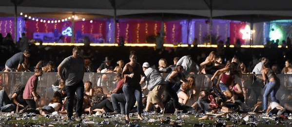 Nejméně 50 mrtvých po střelbě na koncert v Las Vegas