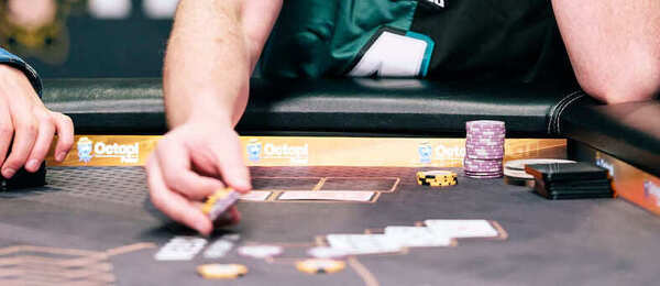 Andrew Kelsall na PGT Mixed Games od PokerGO.com
