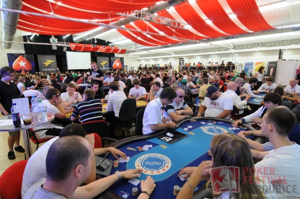 Main event v plném proudu na Pardubickém pokerovém festivalu