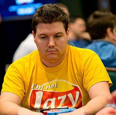 Shaun Deeb usedne k finálovému stolu jako chipleader