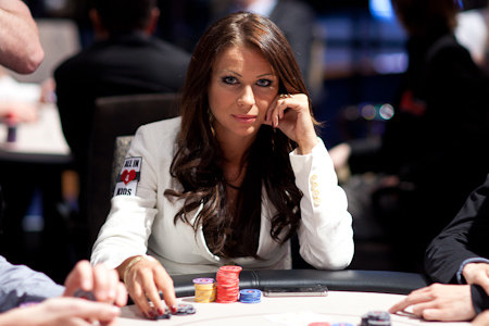 Sandra Naujoks se po výhře v Dortmundy připojila k Vicky Coren jako druhá šampionka EPT