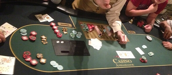 Ruzovka v pražském kasinu Ambassador - u pokerového stolu