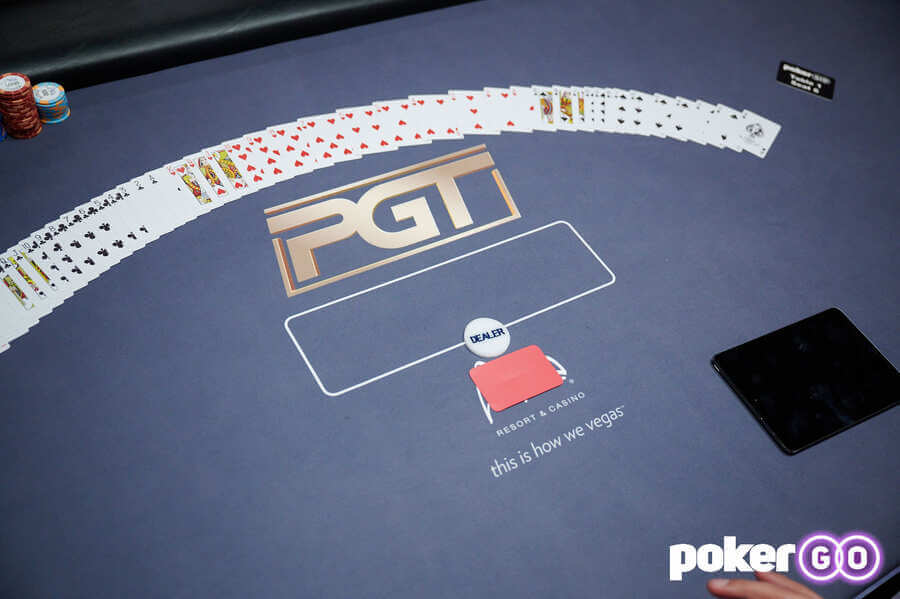 Balíček karet při US Poker Open na PokerGO.com