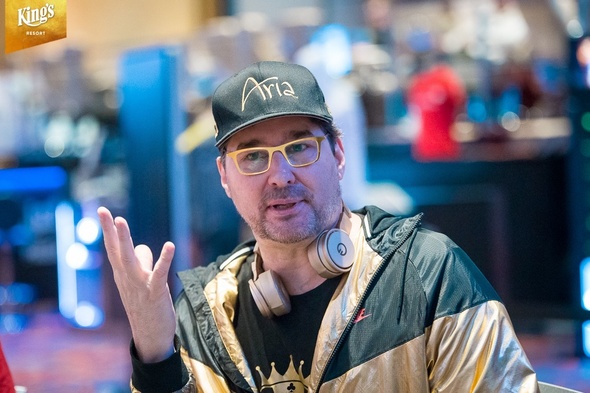 Phil Hellmuth je ve čtení soupeřů hodně dobrý. Alespoň si to o sobě myslí...