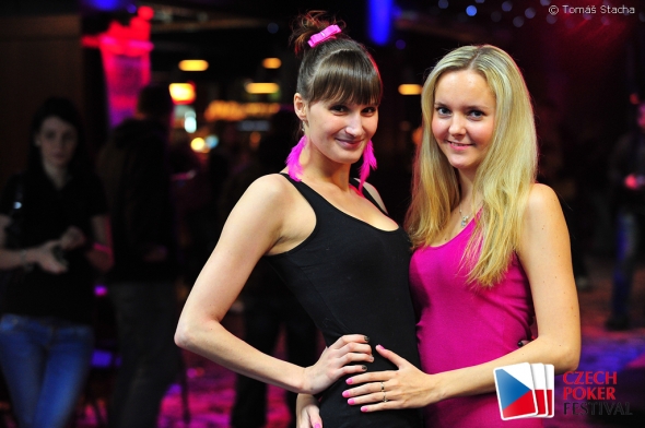 Adéla Tunová a Renata Cetkovská si Czech Poker Festival užívají