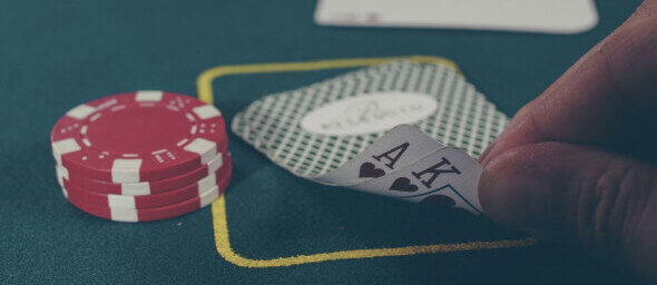 Cash game versus pokerové turnaje