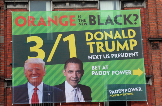 Billboard sázkovky Paddy Power k americkým prezidentským volbám