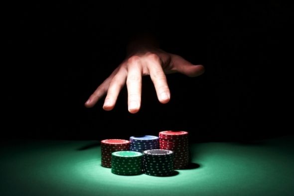 The Sun: Britské celebrity zneužívají online poker k ukrývání peněz