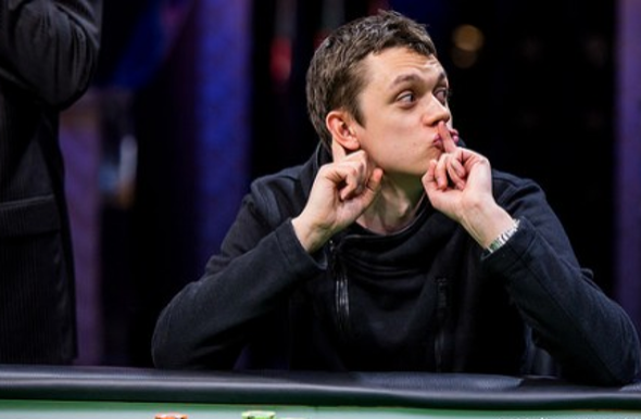 Artur Rudziankov si zahraje heads-up o náramek