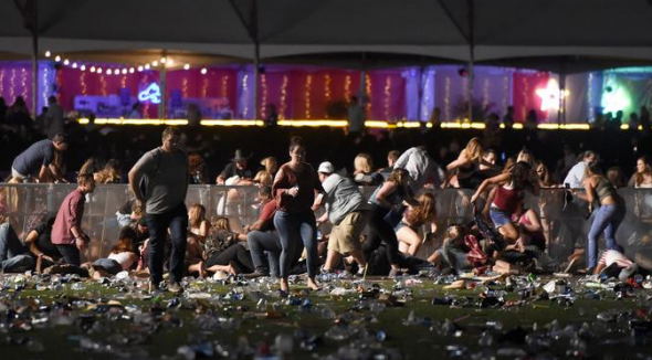 Nejméně 50 mrtvých po střelbě na koncert v Las Vegas