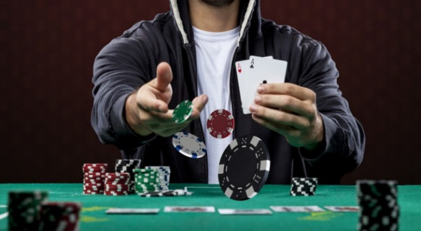 Iniciativa v pokeru