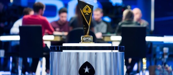 Živě: Finálový stůl PCA s českým komentářem
