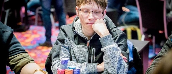 Karel Hospodka vede 13 Čechů ze dne 1B