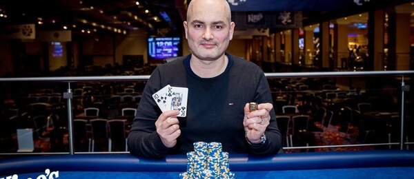 Třetí zlatý prsten WSOPC pro Stanislava Kolena