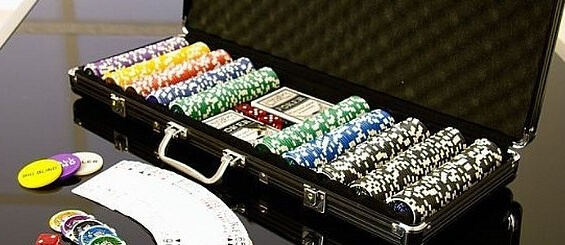 Ocean Poker set Black Edition je kufřík s pokerovou sadou čítající 500 žetonů.
