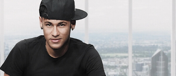 Dal přednost pokeru před fotbalem, Neymar čelí kritice