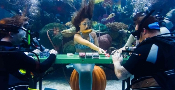 Podvodní poker ke Dni veteránů v Las Vegas