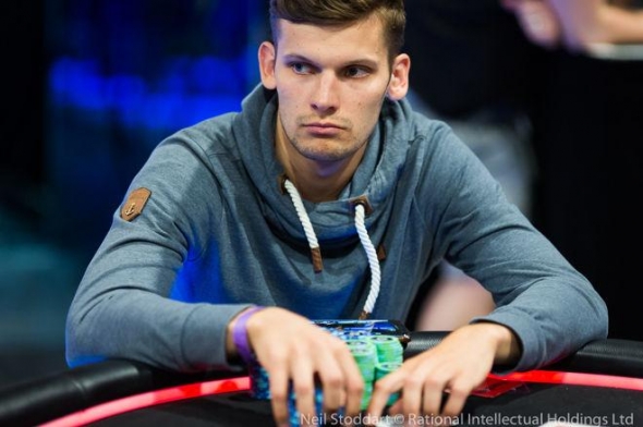 Jozonis vede posledních 16 hráčů EPT MC Jozonis vede posledních 16 hráčů EPT MC
