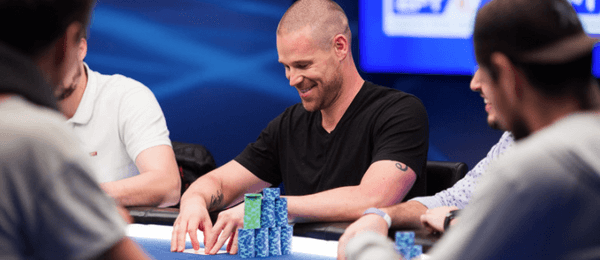 Patrik Antonius na televizním stole EPT Monte Carlo