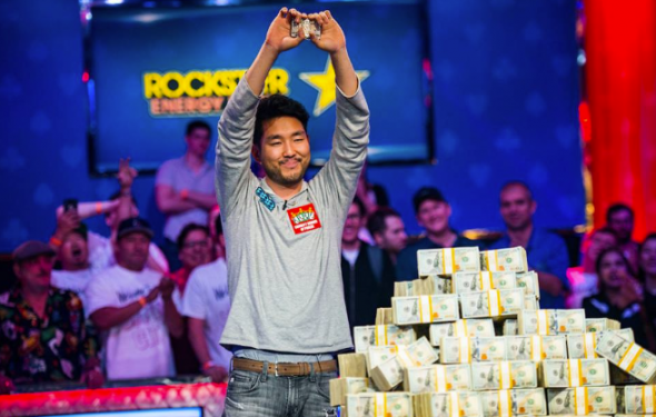 John Cynn ovládl rekordně dlouhé finále Main Eventu World Series of Poker 2018