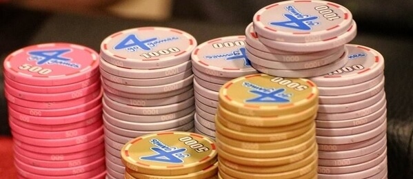 Poker Fever Cup: Voki postupuie mezi největšími stacky dne 1A