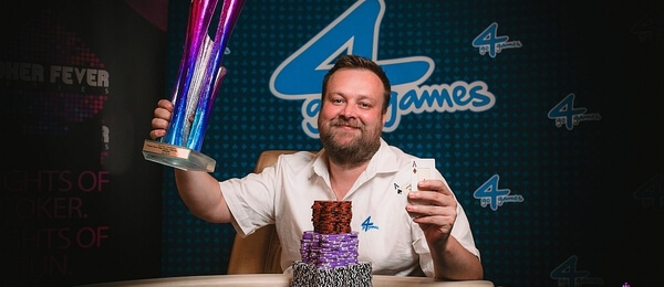 Roman Papáček vítězí v rekordním High Rolleru Poker Fever Series
