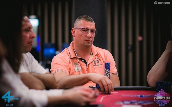 Jan Chrascina vede české hráče po 2. dni Main Eventu Poker Fever