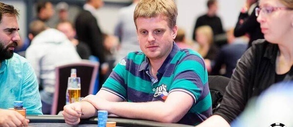 Druhý den WSOPE Colossu si zahraje 21 českých hráčů