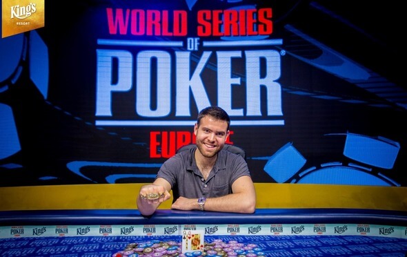 Titul šampiona Main Eventu WSOPE si zaslouženě odváží Jack Sinclair.
