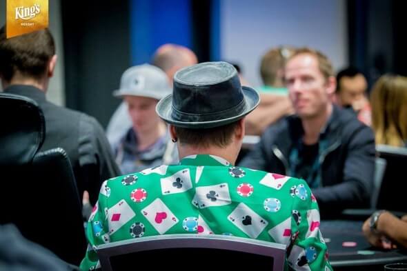 Warm Up German Poker Days: Karel Krois postupuje z áčka