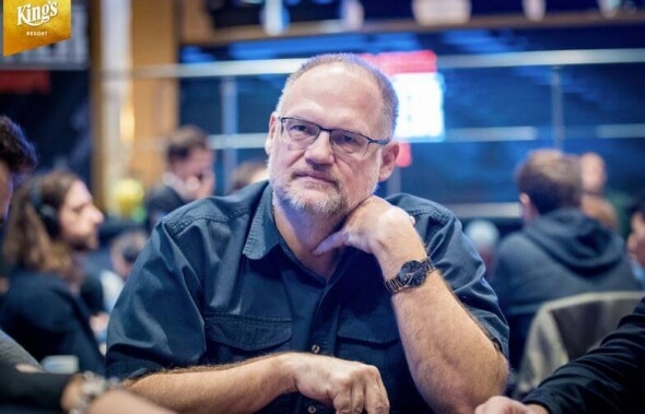 Bob Skopalík vede čtrnáct českých postupujících z druhého startovního flightu €5,300 Main Eventu EPT Prague