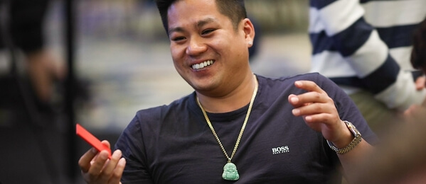 Tommy Nguyen vede posledních 20 hráčů Main Eventu PCA