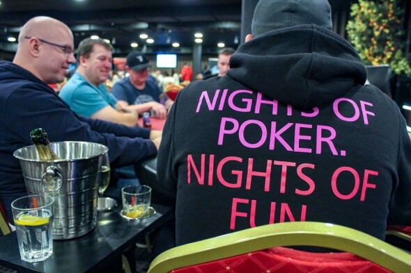 V nabitých sobotních flightech Poker Fever Cupu uspělo 46 hráčů