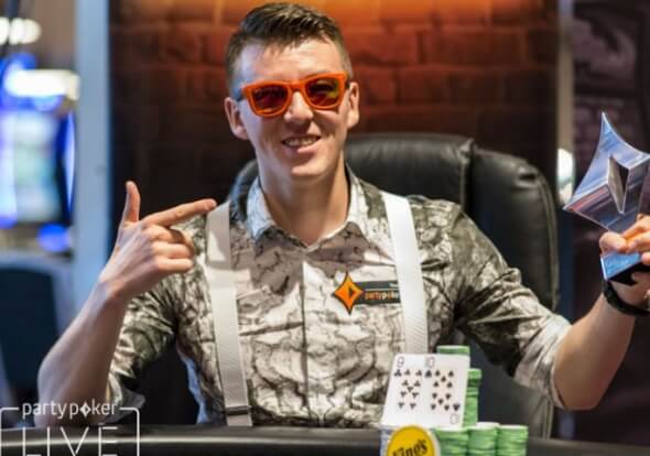 Anatoly Filatov po svém vítězství ve €2k High Rolleru pp Million v King's