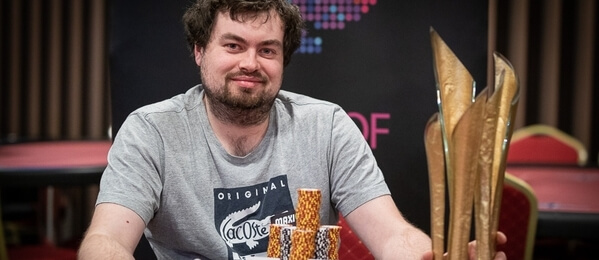 Ondřej Goetz vítězí v Super High Rolleru Poker Fever Series