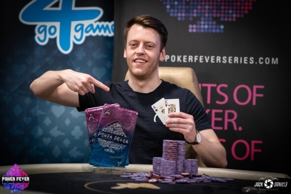 Jakub Kvapik vítězí v Poker Fever Cupu