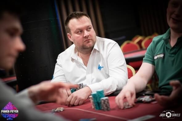 Poker Fever Main Event: Roman Papáček vede české postupující z 1B