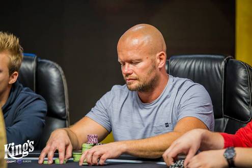 Filip Žák vede 26 českých hráčů do druhého dne partypoker Grand Prix Million