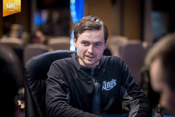Main Event WSOP 2019: Martin Kabrhel postupuje ze dne 1A