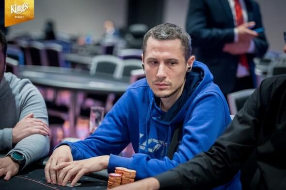 Ondra Már vede šest českých postupujících ze sobotních flightů WPT DeepStacks Opener o €330,900.