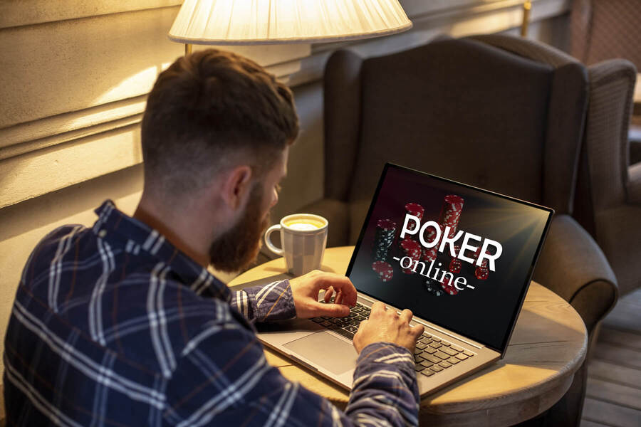 Online poker je v&nbsp;ČR oblíbenou formou zábavy. Hrajte turnaje na licencovaných hernách SYNOTTIP a&nbsp;FORTUNA
