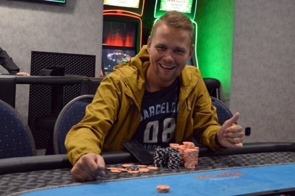 MaxiTip Poker Tour Showdown Milion: Den 1C pořešil Ronald Howqvist