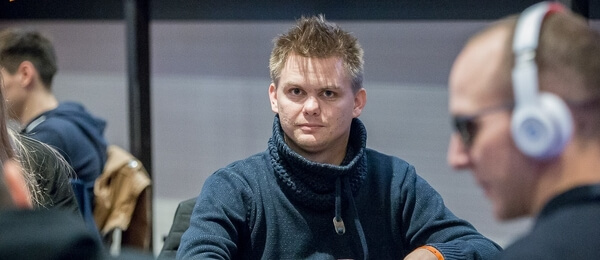 Tomáš Kolářík vede českou trojici z prvního flightu WSOPC Monster Stacku