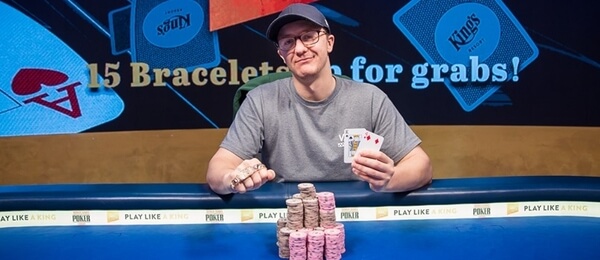 Kahle Burns vyhrává náramek ve €25,500 Platinum High Rolleru WSOPE