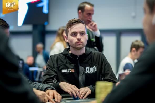 Martin Kabrhel pokračuje do čtvrtého dne Main Eventu WSOPE