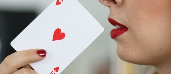 Svlékací poker nebo také Strip poker. Jak se hraje?