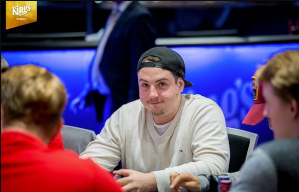 Italian Poker Sport: Úvodním flightům vévodil Matouš Houžvíček