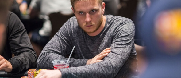 Poker Masters: Sam Soverel vítězí v Main Eventu a obléká si purpurové sako
